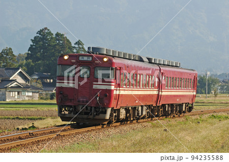 城端線 越中山田ー城端 JR西日本 キハ58-1113+キハ28-3016(富山) 城端線 越中山田ー城端 JR西日本 キハ58-1113+キハ28-3016(富山) 94235588