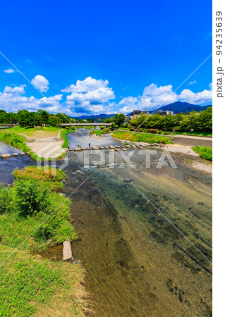 京都　京都市上京区　賀茂大橋から見た鴨川デルタ 94235639