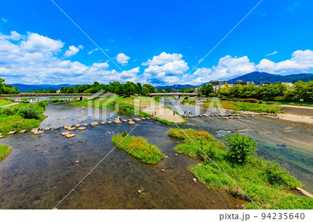 京都　京都市上京区　賀茂大橋から見た鴨川デルタ 94235640