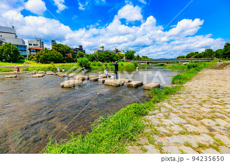 京都　京都市左京区　鴨川デルタ　出町の飛び石 94235650