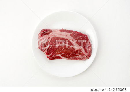 牛肩ロースステーキ 生肉 94236063