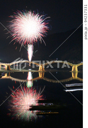 錦帯橋花火!水面に映るHANABI 山口県観光岩国市横山 日本の夏 錦帯橋花火!水面に映るHANABI 山口県観光岩国市横山 日本の夏 94237331
