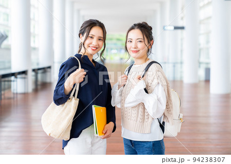 大学生の女の子 94238307
