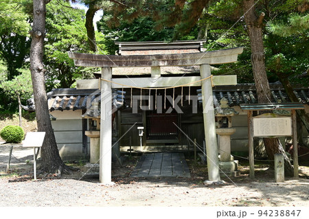御剣八幡宮の鳥居としめ縄 94238847