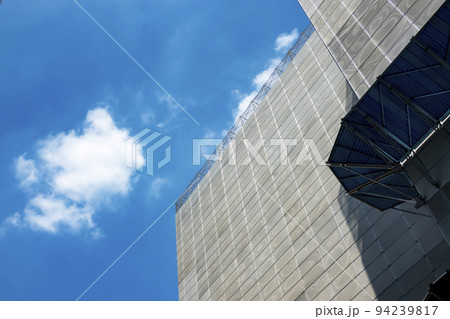 ビルの建設現場 94239817