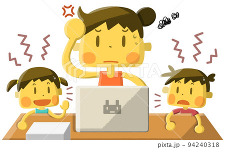 うるさい子供にイライラするテレワーク中のママさん 94240318