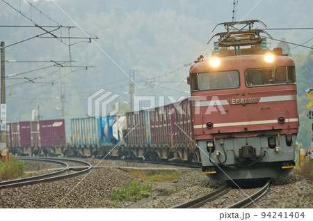 北陸本線　津幡ー倶利伽羅　JR貨物　EF81-39（富山） 94241404