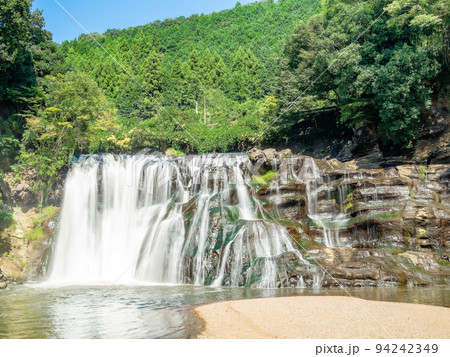 秋の清々しい景色 北関東の美しい龍門の滝スローシャッター1/5 秋の清々しい景色 北関東の美しい龍門の滝スローシャッター1/5 94242349