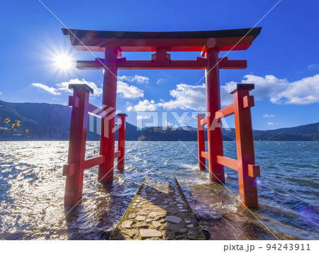 箱根神社 平和の鳥居・芦ノ湖 / Hakone Shrine, Japan 箱根神社 平和の鳥居・芦ノ湖 / Hakone Shrine, Japan 94243911