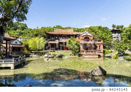 Ancient building view of the Lin An Tai Historical House and Museum in Taipei, Taiwan. The building follows the southern Fujian style courtyard 94245145