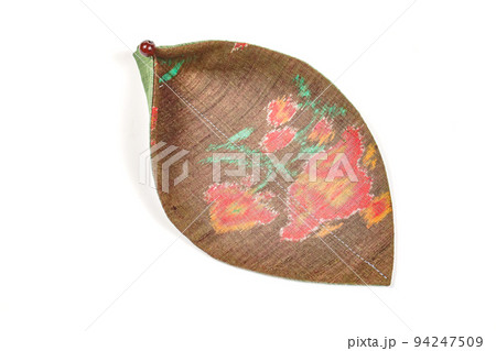 小千谷紬の葉っぱ型コースター 94247509