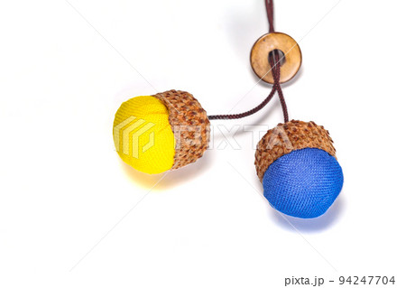 ウクライナカラーのアクセサリー (小千谷紬 小千谷縮)　どんぐり 94247704