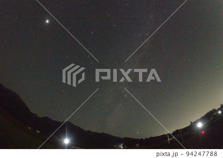 北杜市白州町、八月北西の空、夜明け前の天の川にカシオペヤと木星 北杜市白州町、八月北西の空、夜明け前の天の川にカシオペヤと木星 94247788