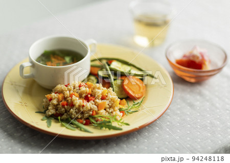 玄米 ワンプレート料理 94248118