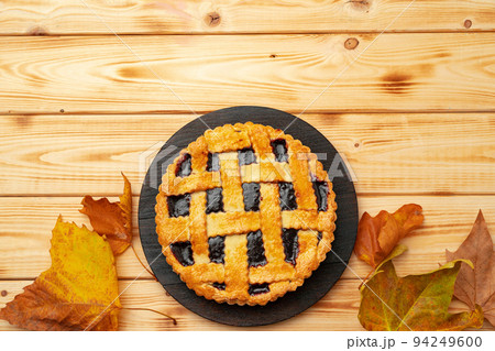 Top view of a traditional american thanksgiving pie top view 94249600