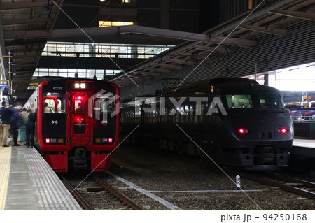 特急かもめ:787系電車(博多駅) 特急かもめ:787系電車(博多駅) 94250168