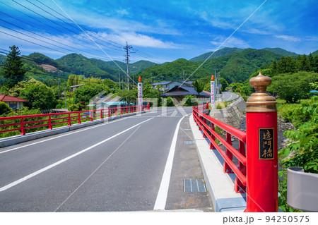透門橋付近の風景　迦葉山弥勒寺　初夏の季節 94250575