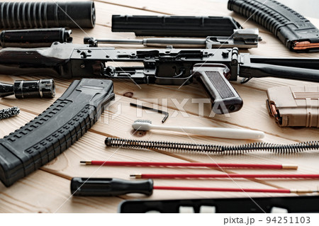 Gunsmith's working table for gun cleaning and maintaining 94251103