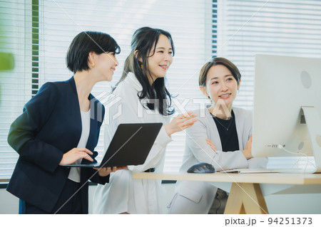 ビジネスウーマン 94251373