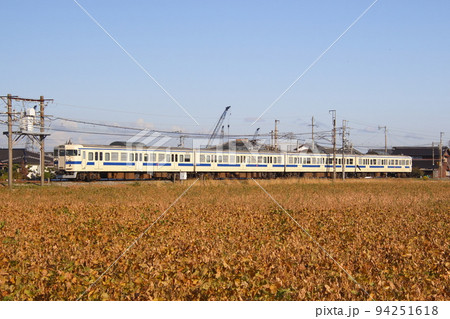 みやま市の大豆畑を行く鹿児島本線415系(福間⇔熊本) みやま市の大豆畑を行く鹿児島本線415系(福間⇔熊本) 94251618