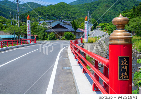 透門橋付近の風景　迦葉山弥勒寺　初夏の季節 94251941