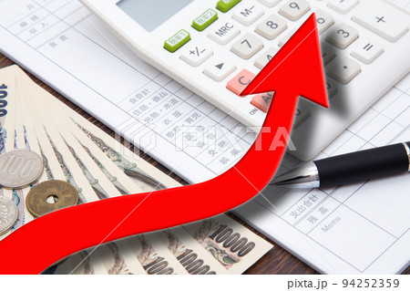値上げ イメージ (家計簿背景) 値上げ イメージ (家計簿背景) 94252359