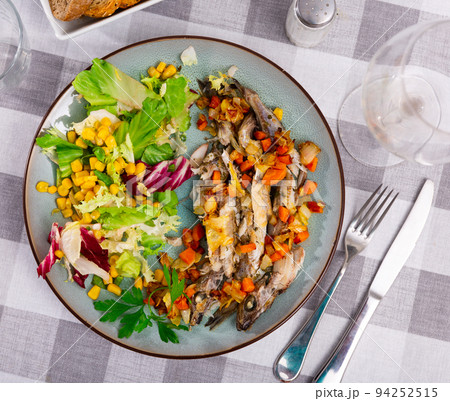 Fried blue whiting fish served with salad Fried blue whiting fish served with salad 94252515