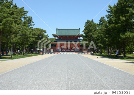 平安神宮 表参道と応天門 京都市左京区 平安神宮 表参道と応天門 京都市左京区 94253055