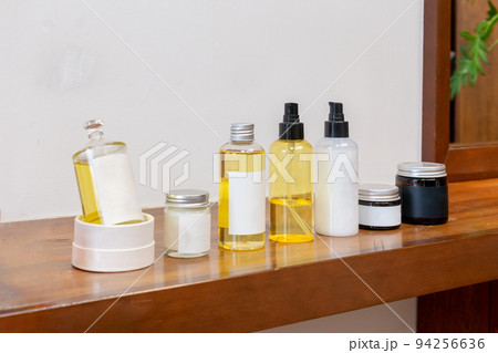 シャンプー＆トリートメントのボトル 94256636