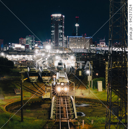 愛知　黄金跨線橋　転車台と夜景 94257324