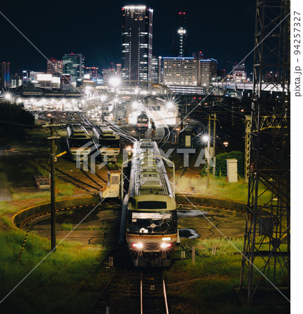 愛知　黄金跨線橋　転車台と夜景 94257327