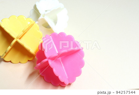 3色の洗濯ボール 3色の洗濯ボール 94257544