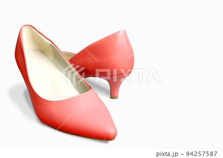 赤いパンプス 94257587