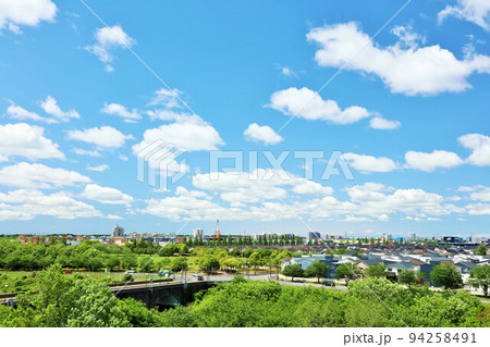 青空の街並み 青空の街並み 94258491