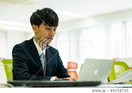 業務委託を受けた南アジアのITエンジニア 94258735