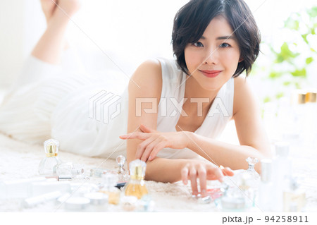 女性 ビューティー 美容 メイク スキンケア 女性 ビューティー 美容 メイク スキンケア 94258911