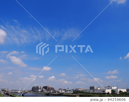 東京葛飾に流れる中川と9月初秋の空 東京葛飾に流れる中川と9月初秋の空 94259606