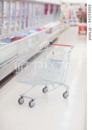 Shopping cart in grocery store 94259868