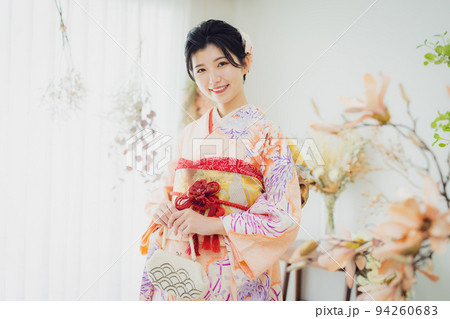 ピンクの振袖 絞り ピンクの振袖 絞り 94260683