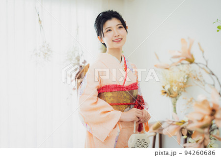 ピンクの振袖 絞り ピンクの振袖 絞り 94260686