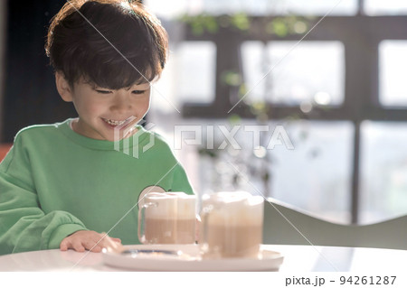 男の子 健康 子供 94261287