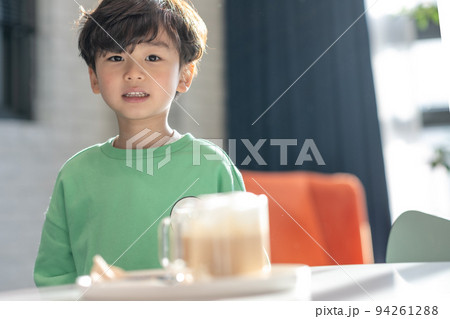 男の子 健康 子供 94261288