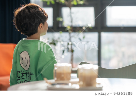 男の子 健康 子供 94261289