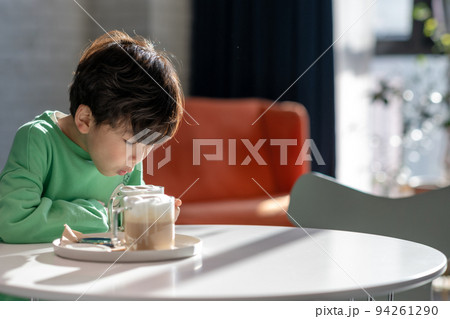 男の子 健康 子供 94261290