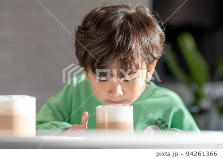 男の子 健康 子供 94261366