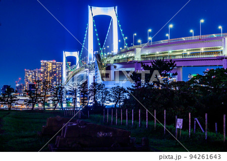 【東京の都市風景】レインボーブリッジの夜景 【東京の都市風景】レインボーブリッジの夜景 94261643