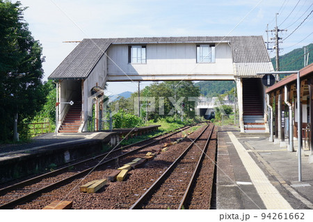 JR姫新線の駅「美作落合駅」跨線線路橋 94261662