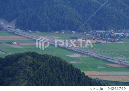 北陸新幹線 延伸工事　文殊山から南側鯖江市方向　2022年6月 94261749