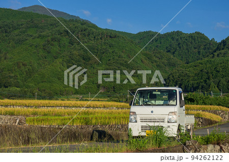 上市之瀬の農村風景　のどかな里の風景 94262122
