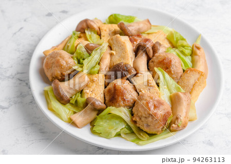 肉団子とキャベツのオイスター炒め 94263113